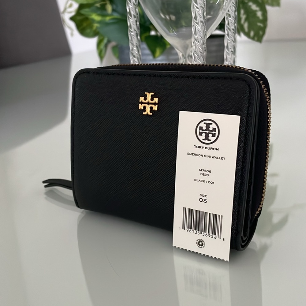 New , authentic tory burch emerson mini black wallet